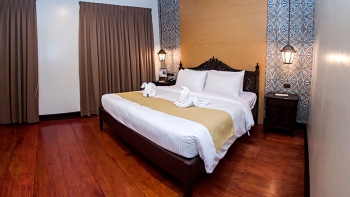Plaza Suite